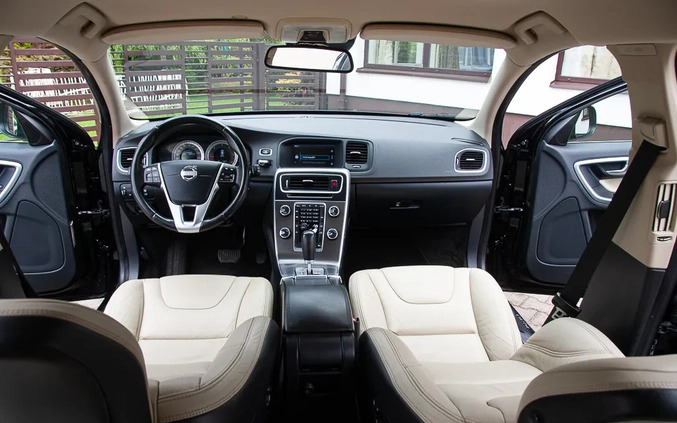 Volvo V60 cena 36900 przebieg: 270000, rok produkcji 2011 z Żychlin małe 742